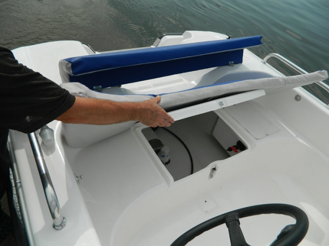 Wyatboat-430DCM (тримаран)